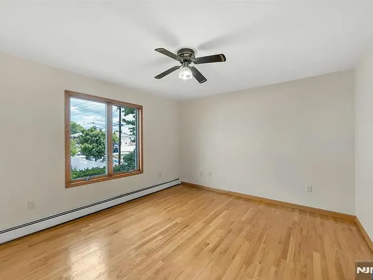 245 Wilson Ave — Photo 12