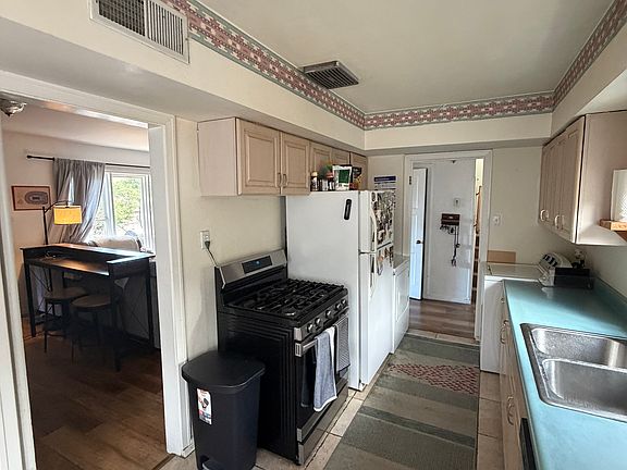 5th image of 2332 38th St