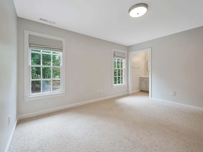 1202 Summerville Ln — Photo 32