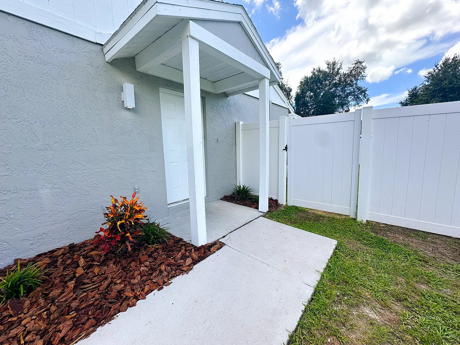 3 bed, 1048 sqft, $2,650 — Photo 4