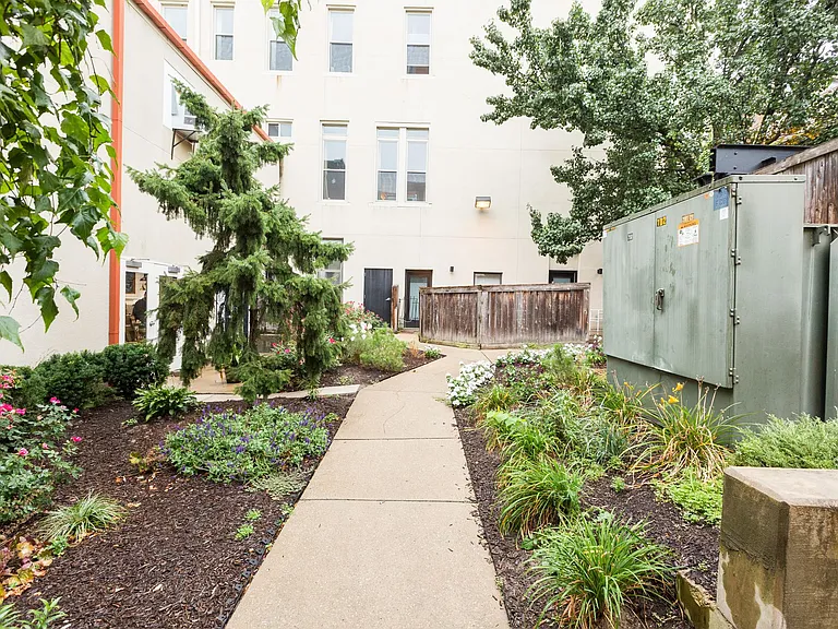 Lahr Apartments — Photo 12