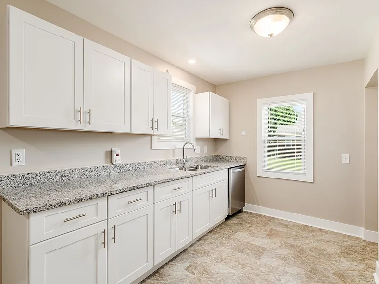 2215 Dresden St — Photo 17