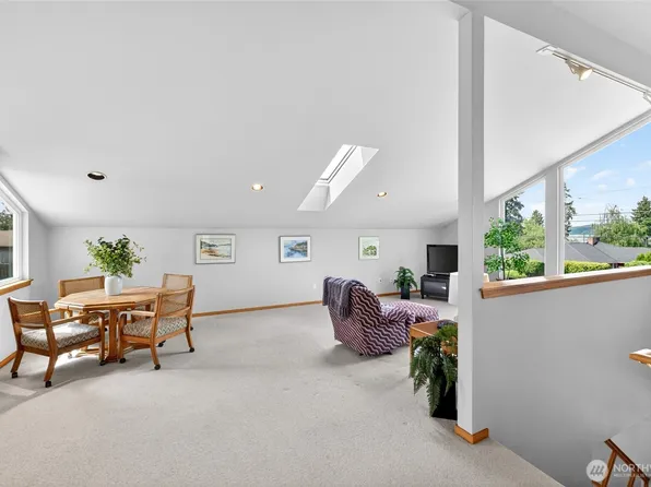 516 Wana Wana Place NE, Tacoma, WA 98422