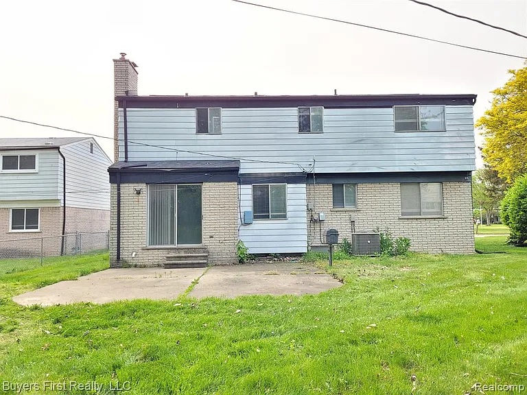 18425 Alta Vista Dr — Photo 32