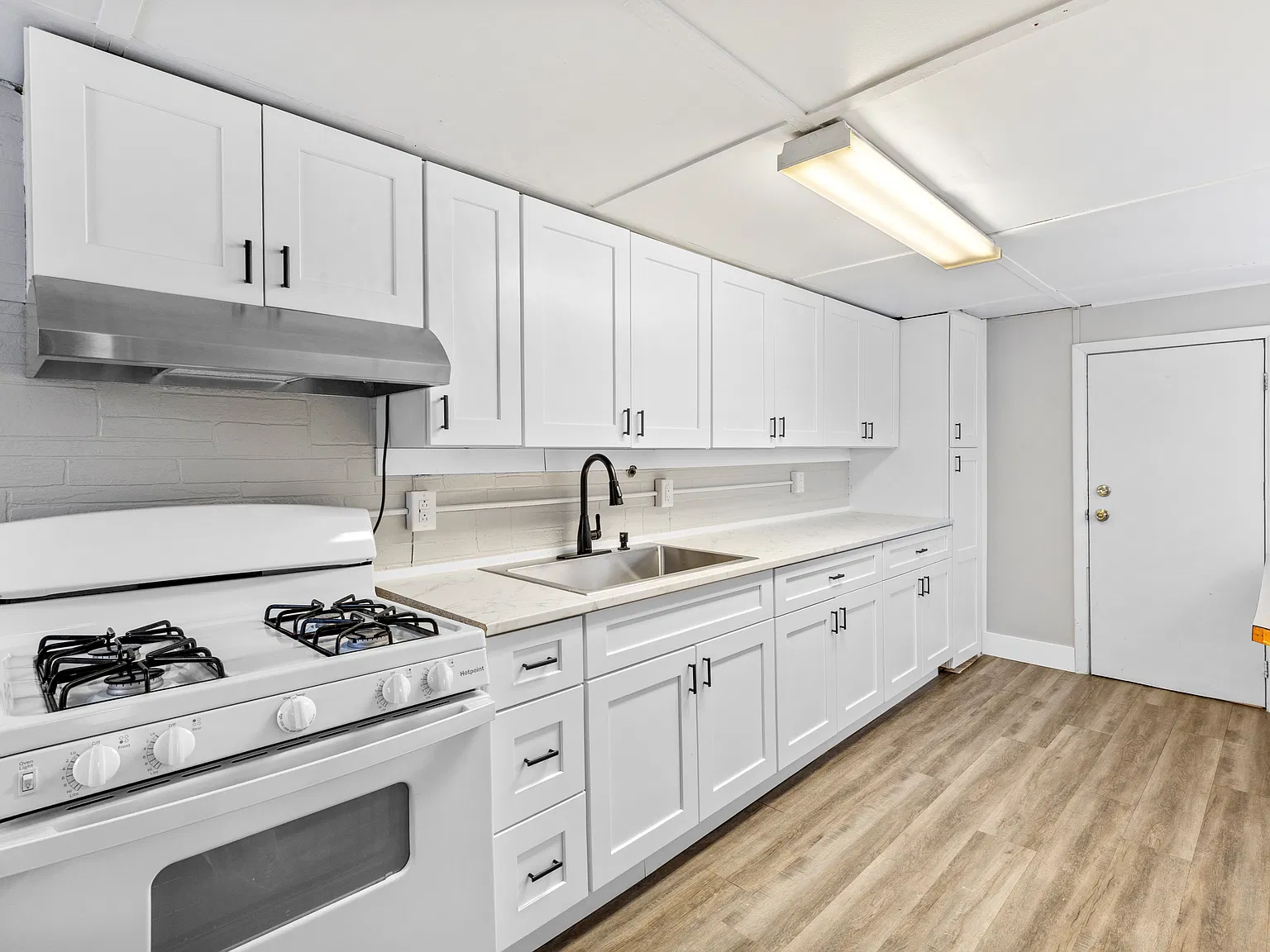 4 bed, 1300 sqft, $1,550 — Photo 1