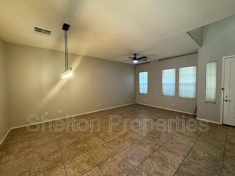 21163 W Sunrise Ln — Photo 4