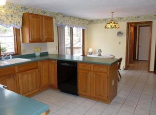 28 Longfellow Dr, Franklin, MA 02038