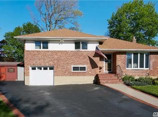 936 Little Whaleneck Rd, East Meadow, NY 11554