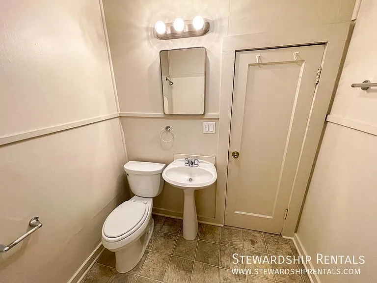942 E 18th Ave #15 — Photo 15