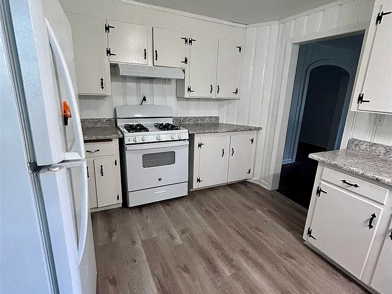 4112 W Belmont St — Photo 10