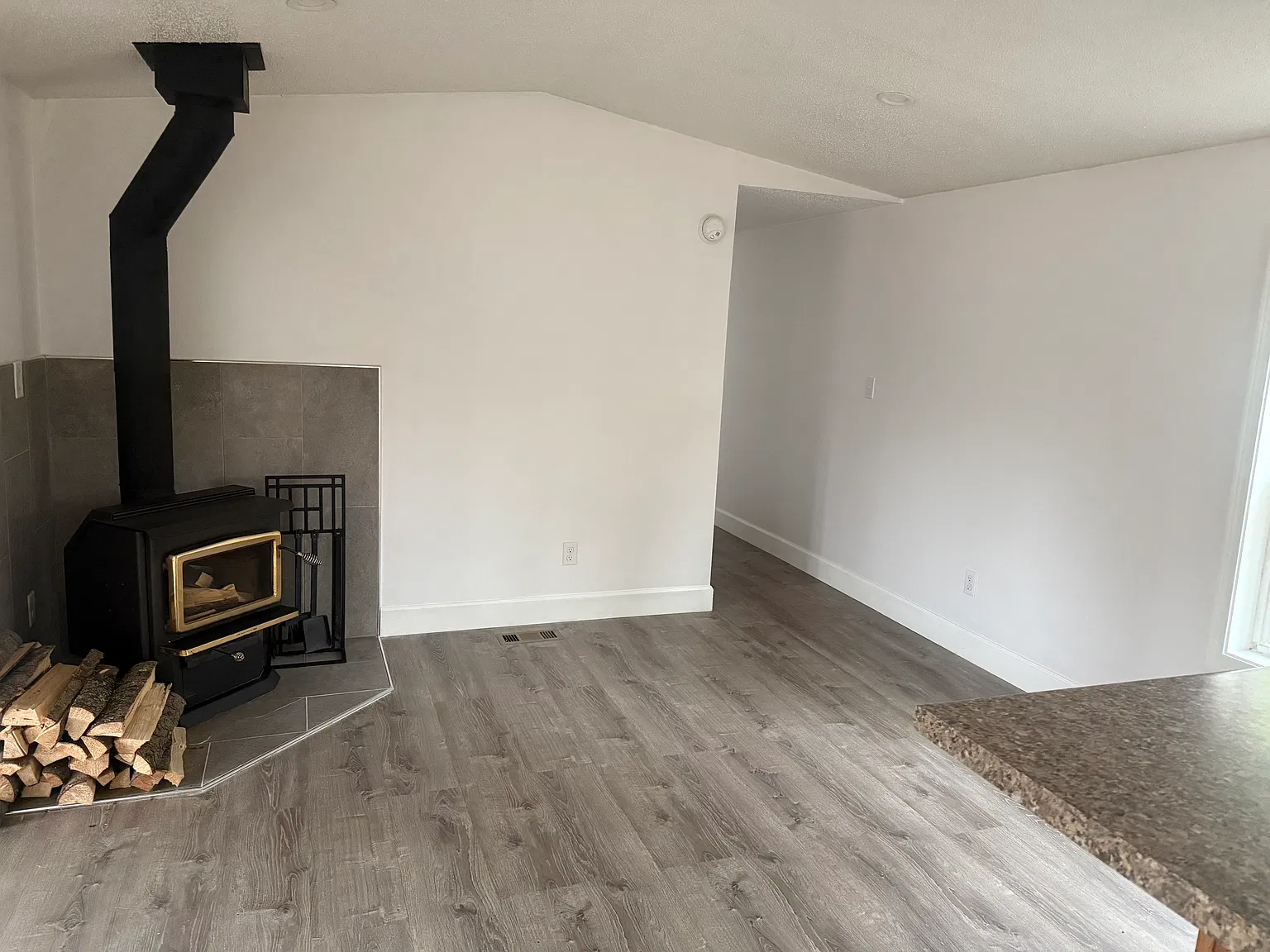 3 bed, 1985 sqft, $2,250 — Photo 4