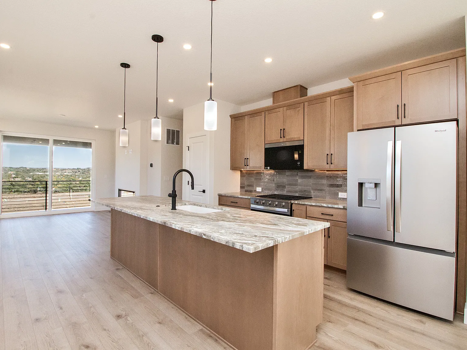 4 bed, 3.5 bath, 2188 sqft, $3,200 — Photo 3
