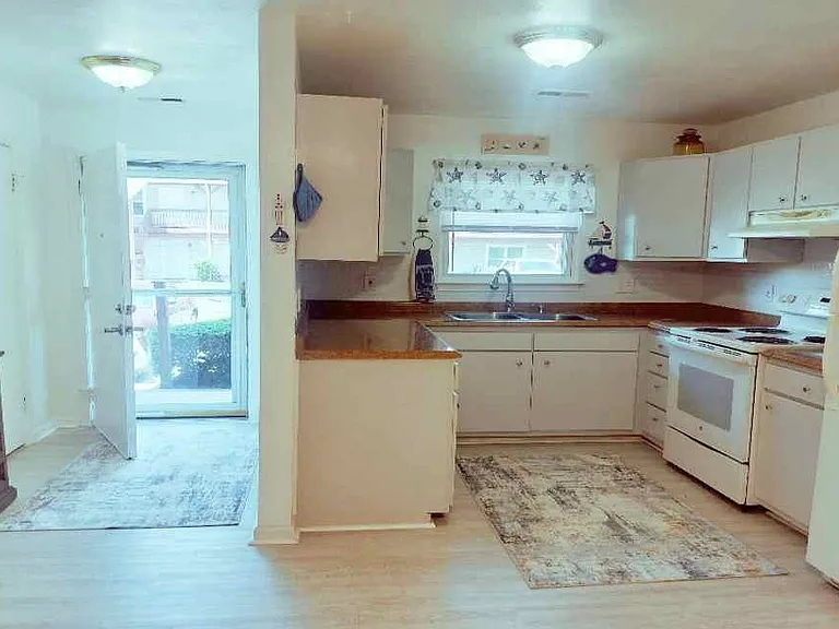 500 Barberton Dr — Photo 9