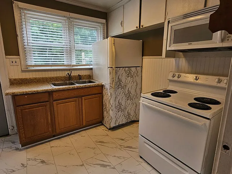 468 Hillcrest Ave — Photo 4