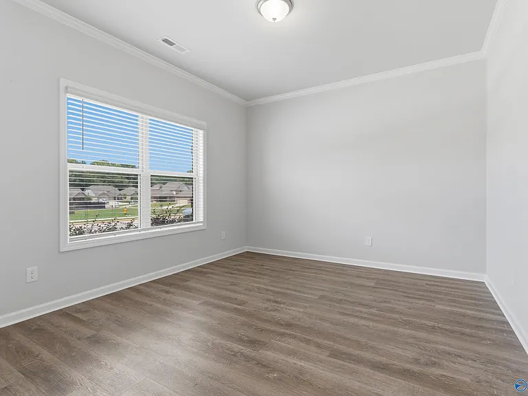 212 Paladin St — Photo 6