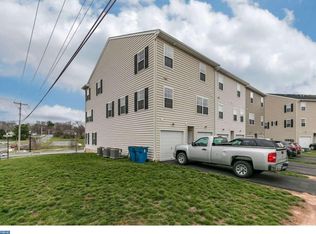 2005 Morgan Hill Dr #M16, Pennsburg, PA 18073