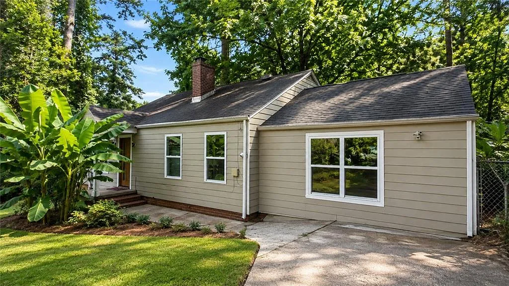 4 bed, 2.0 bath, 1496 sqft, $2,000 — Photo 2
