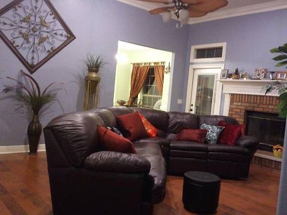 Large living rm- 11' ceiling