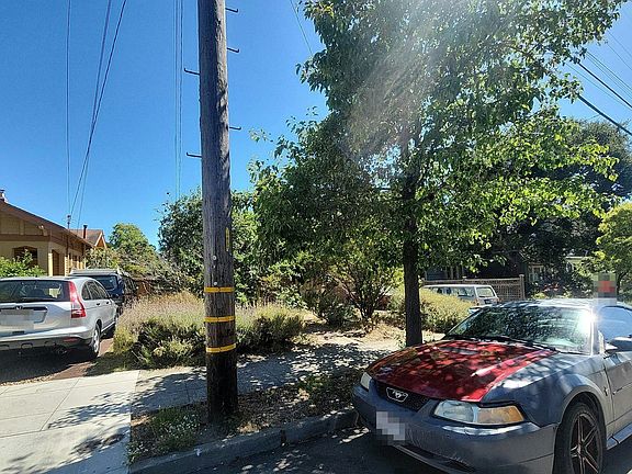 3rd image of 2742 Webster St