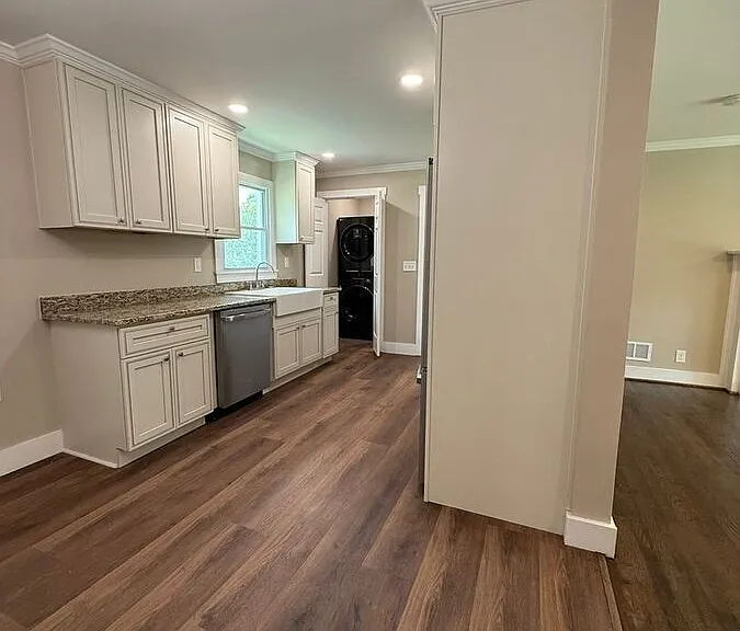 22 McLean St — Photo 9