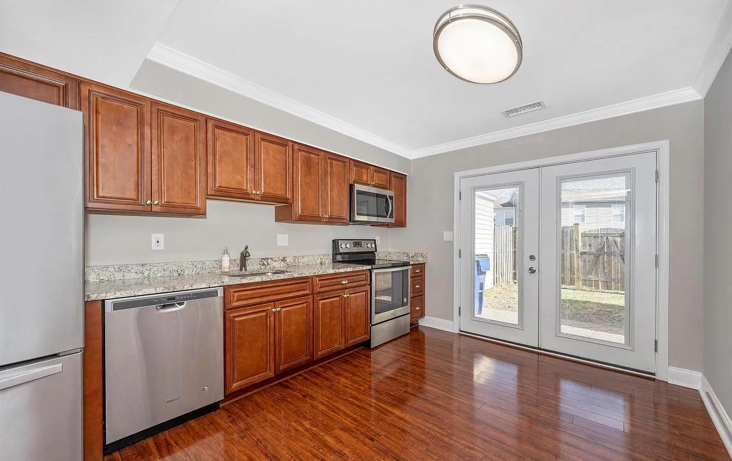 3 bed, 1.5 bath, 1088 sqft, $2,350 — Photo 4