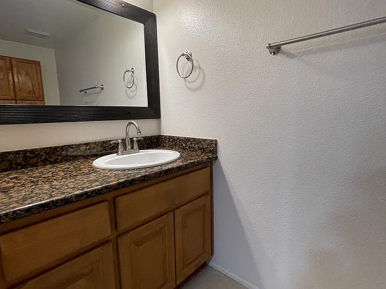 2432 E Tracy Ln #1 — Photo 17