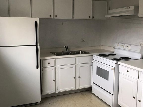 3rd image of 1945 York St APT 4
