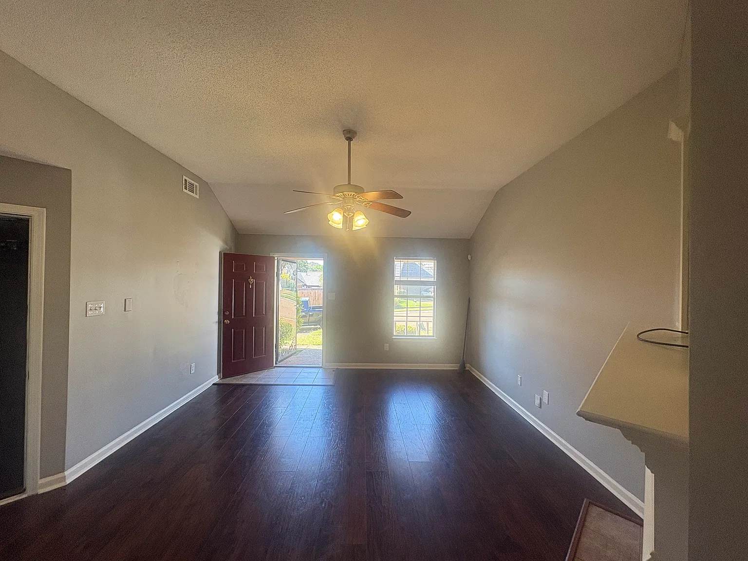 Beautiful 3 Bed 2 Bath Cordova Home! — Photo 3