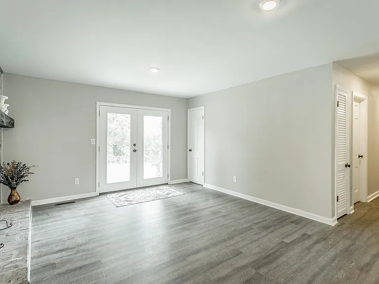 1403 Clearpoint Dr — Photo 17