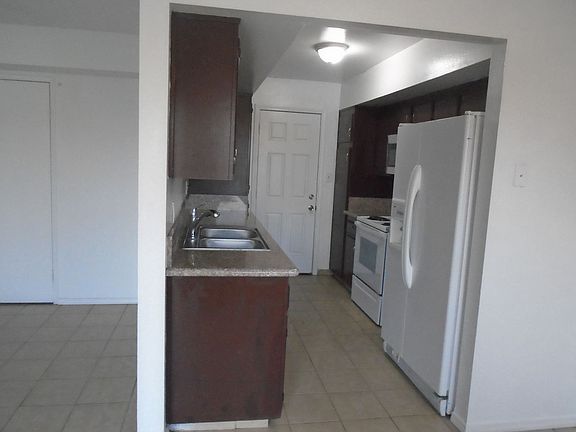 3rd image of 2300 Gosford Rd APT 7