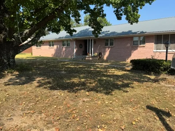 105 E Neff St, Madill, OK 73446