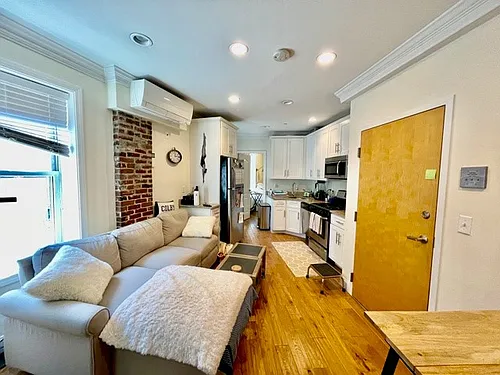 22 Moon St Photo 1