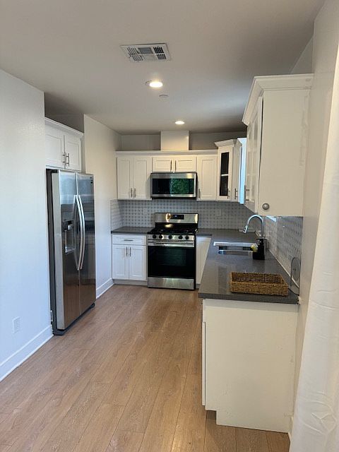 1st image of 427 N Heliotrope Dr
