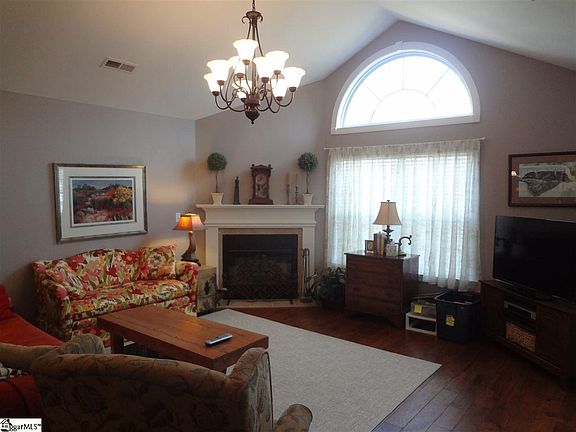 2nd image of 207 Sunset Glory Ln