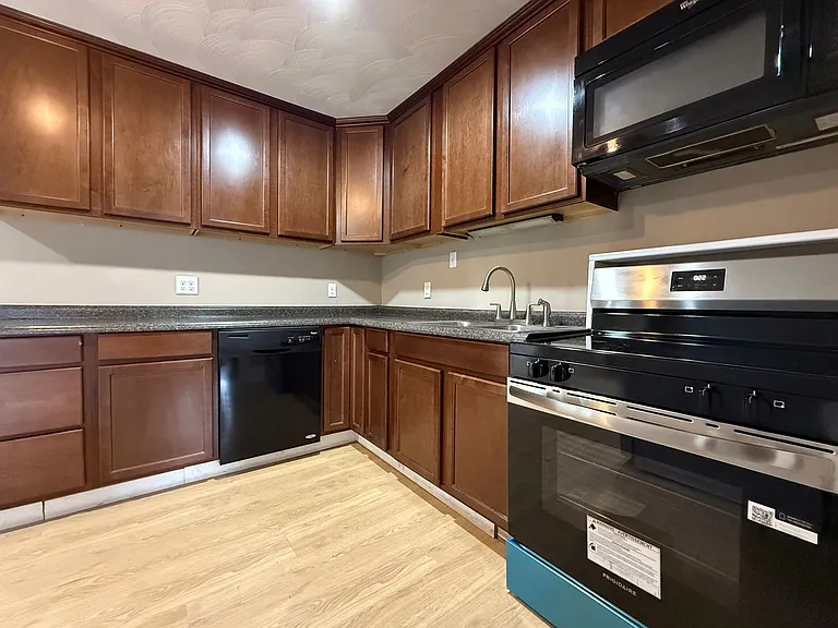 317 W Main St — Photo 6