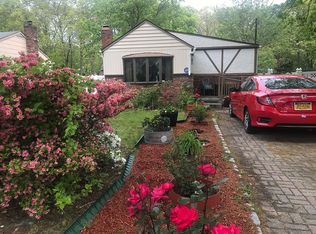 35 Stackyard Dr, Mastic Beach, NY 11951