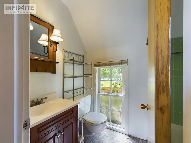 1439 W Babcock St #2 — Photo 19