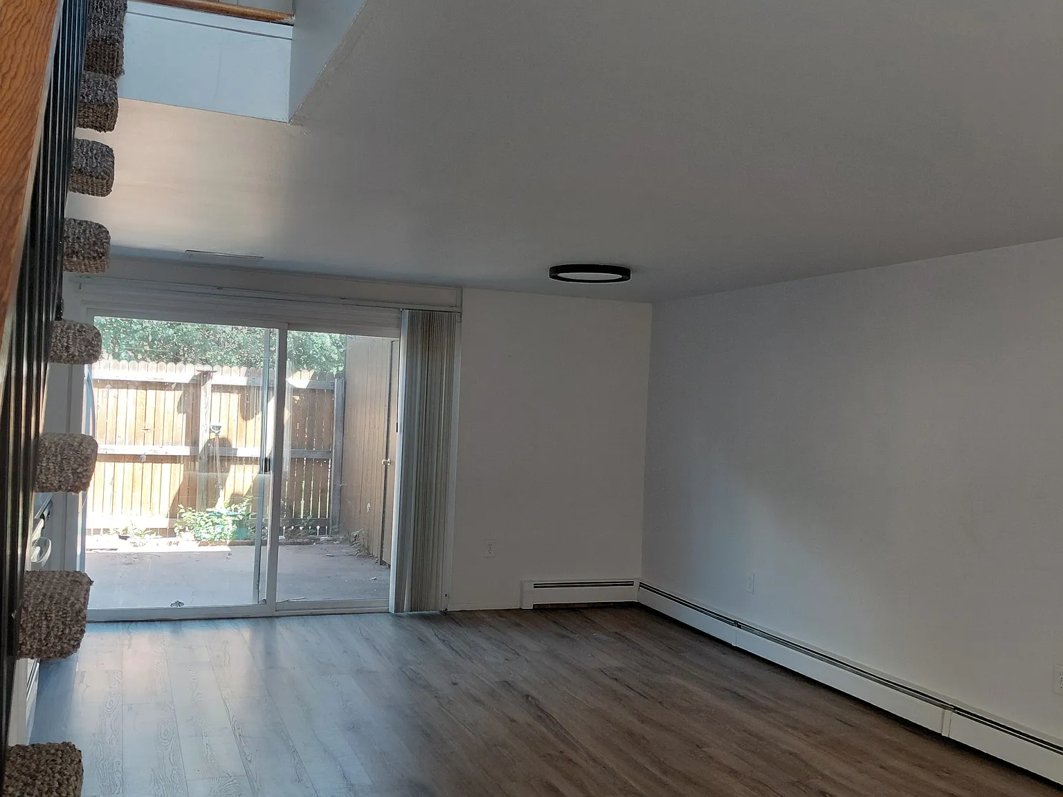 2 bed, 990 sqft, $1,650 — Photo 2
