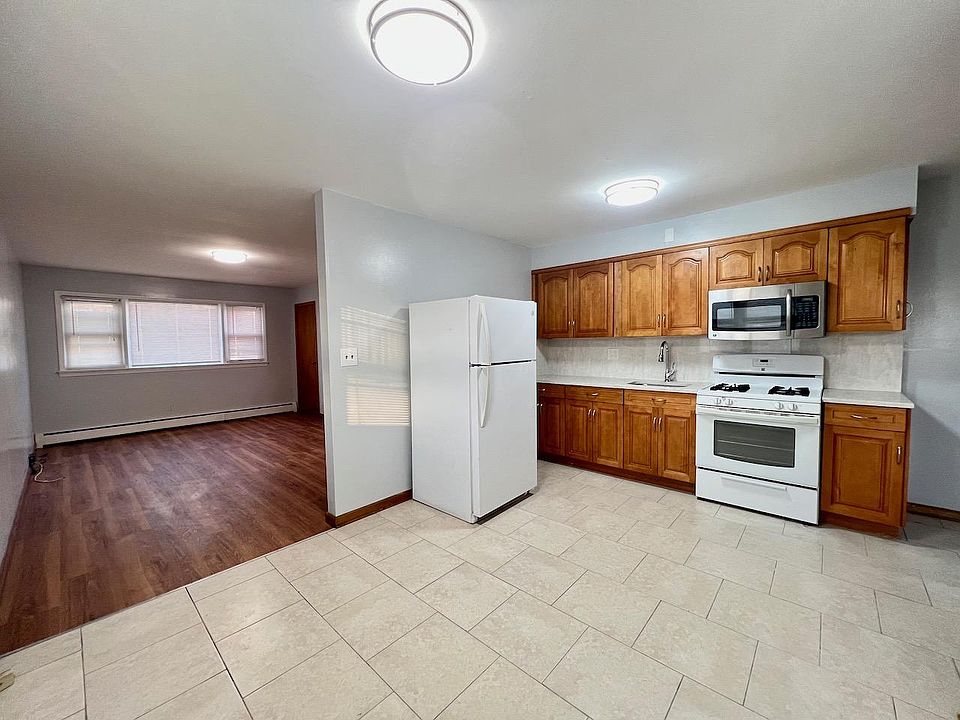 Living Room & Eat-in Kitchen