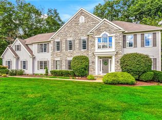 621 Rustic Knoll Dr, Kent, OH 44240