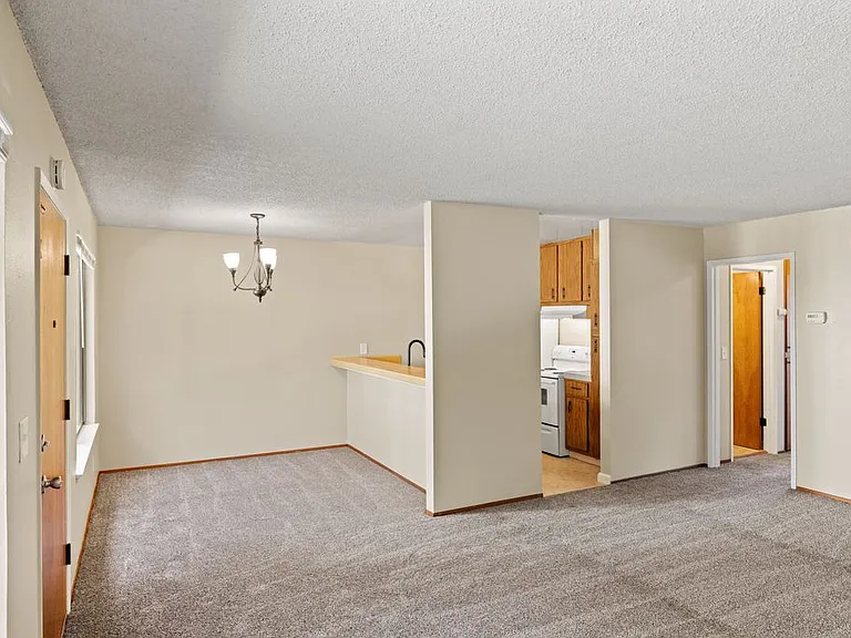 Park Plaza Apartments — Photo 46