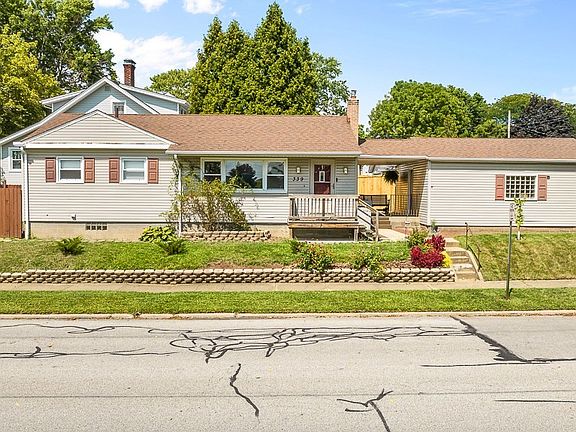 3rd image of 339 E Woodsdale Ave