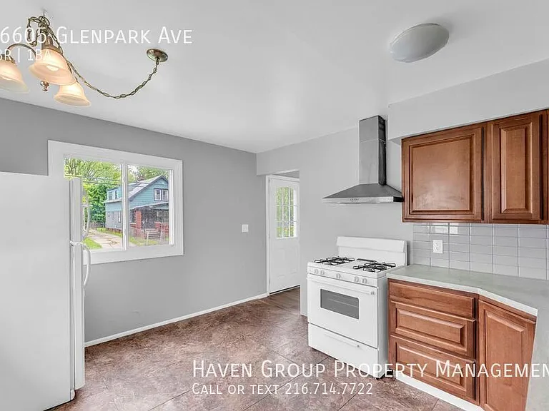 16605 Glenpark Ave — Photo 8