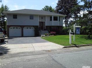 66 Cross Rd, Oakdale, NY 11769