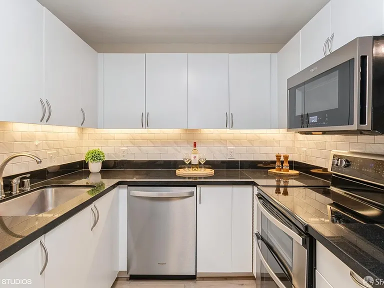 88 King St #104 — Photo 6