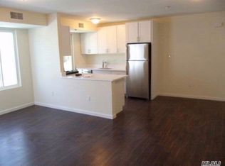 29 El Camino Ct, Coram, NY 11727