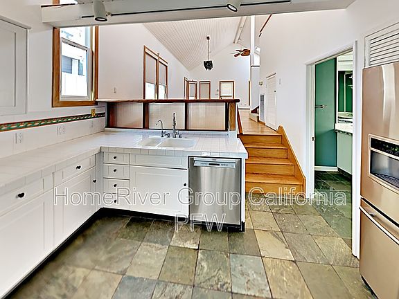 4th image of 216 Bicknell Ave