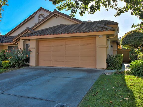 2nd image of 16971 Sugarpine Dr