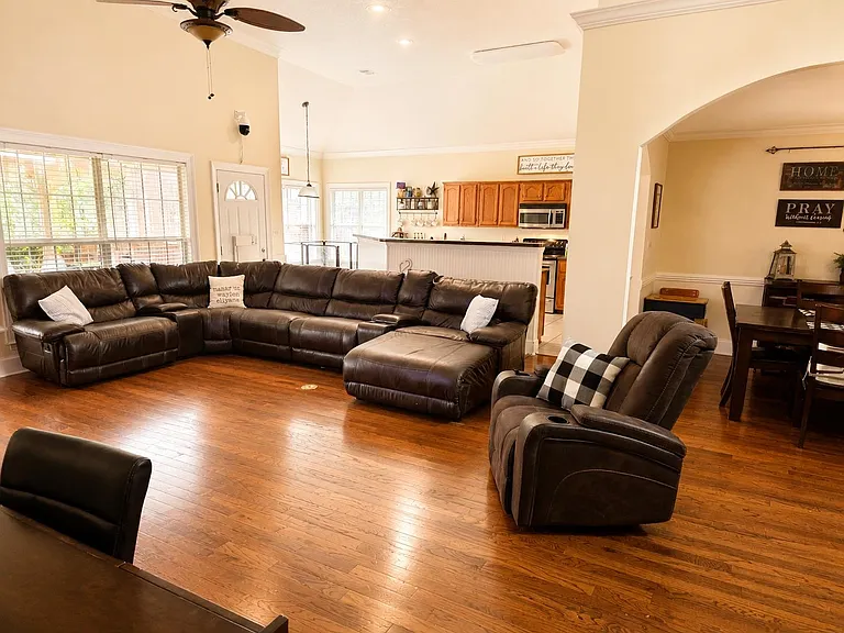 11652 Belle Manor Dr — Photo 2