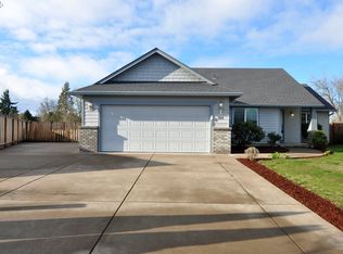 926 S 9th St, Harrisburg, OR 97446